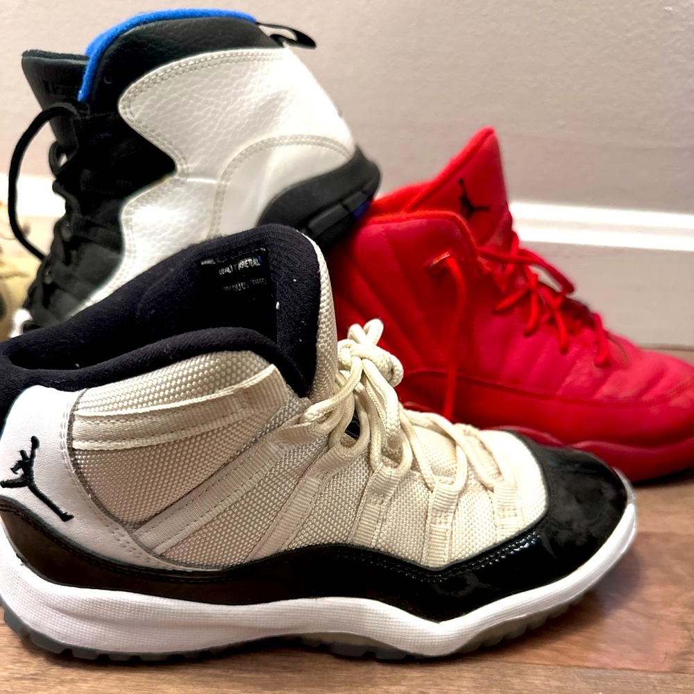 Jordan sneakers used- good condition all size 3Y
